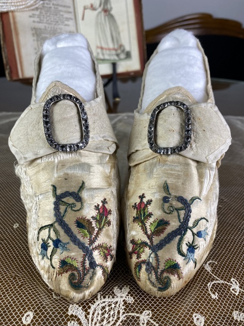 8 antique shoes rococo 1775