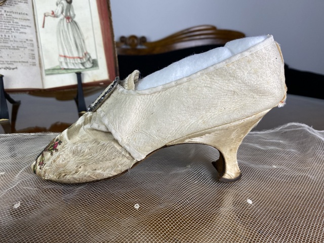 9 antique shoes rococo 1775
