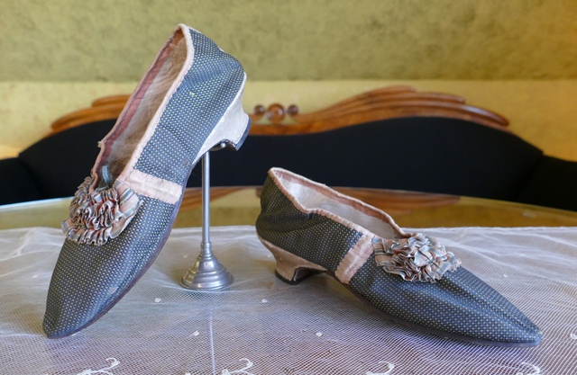22 antique rococo shoes 1780