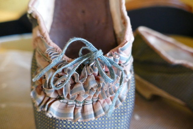 25 antique rococo shoes 1780
