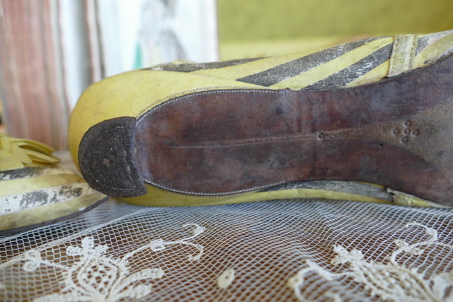 202 antique rococo shoes 1790