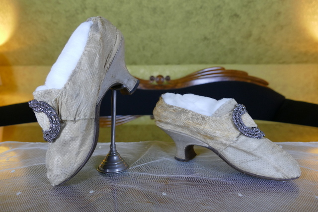 22 antique rococo shoes 1765
