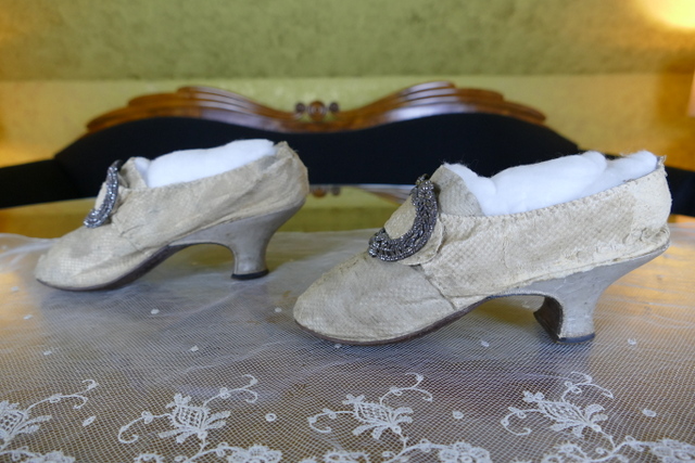 7 antique rococo shoes 1765