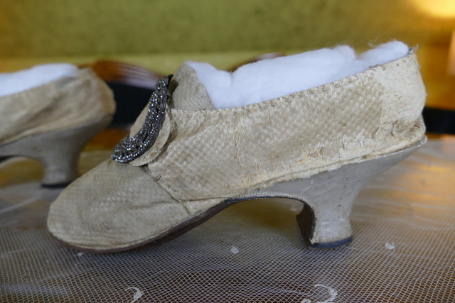 8 antique rococo shoes 1765