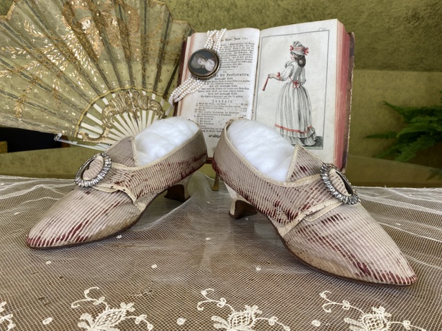 1 antike rokoko Schuhe 1775