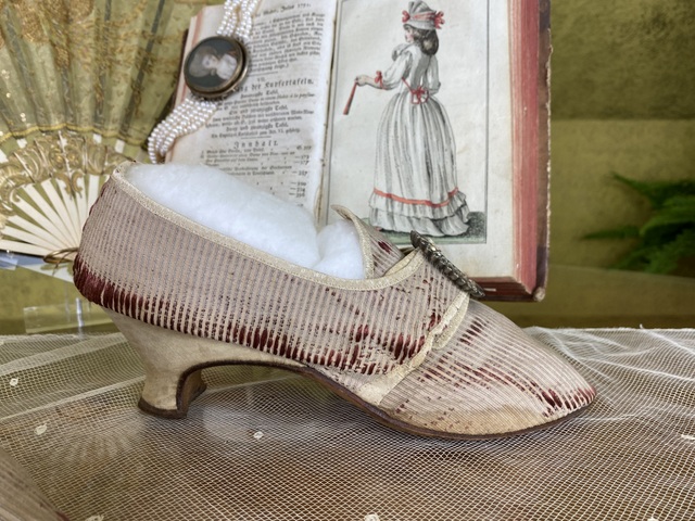 11 antike rokoko Schuhe 1775