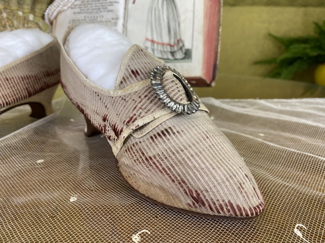 7 antike rokoko Schuhe 1775