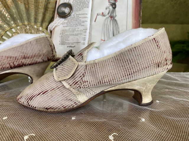 8 antike rokoko Schuhe 1775