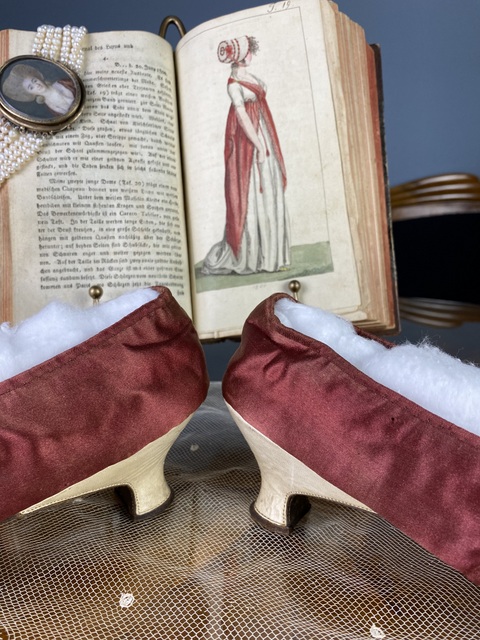 7 antique rococo shoes 1790