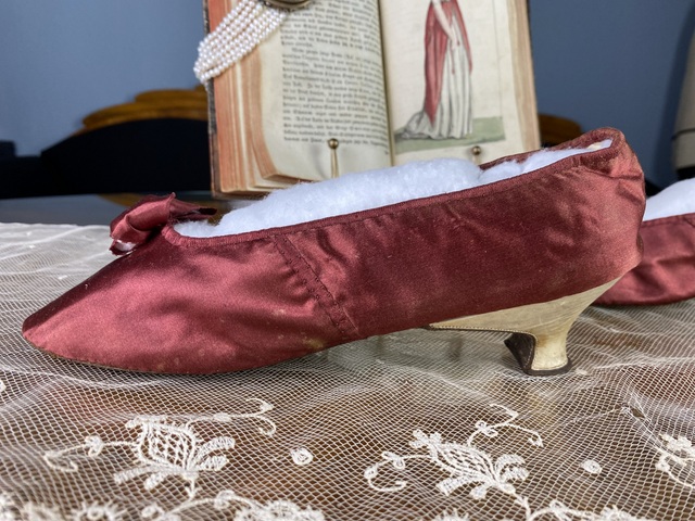 8 antique rococo shoes 1790