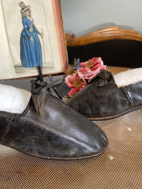 8 antique rococo shoes 1790