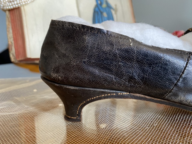 9 antique rococo shoes 1790