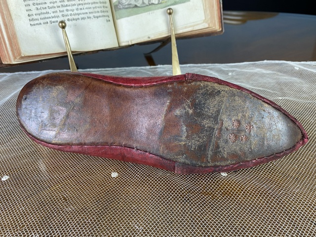 9 antique single shoe 1820