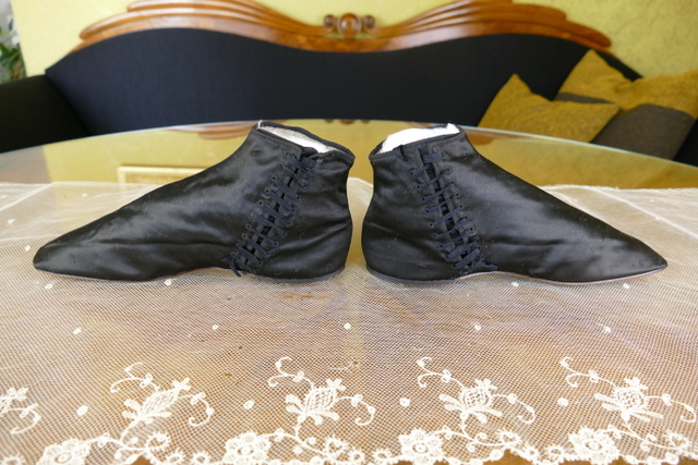 5 antique boots 1820s