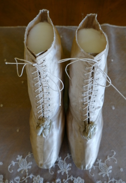 4 antique wedding boots 1818