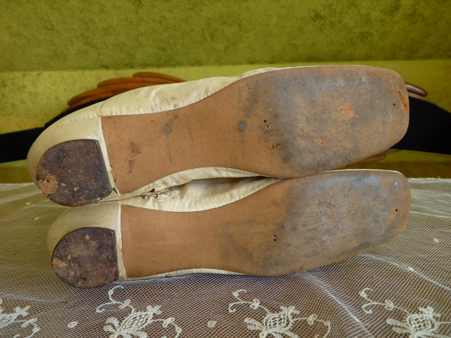 21 antique wedding shoes 1830
