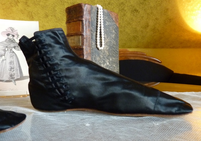 10 antique romantic period boots 1930