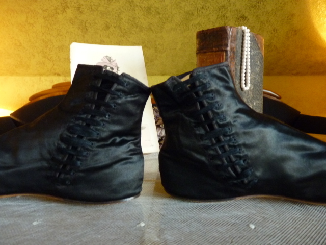 15 antique romantic period boots 1930