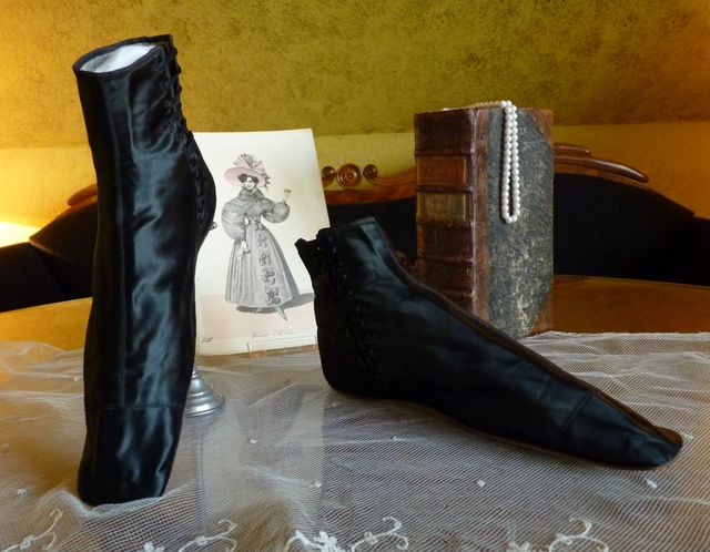 25 antique romantic period boots 1930