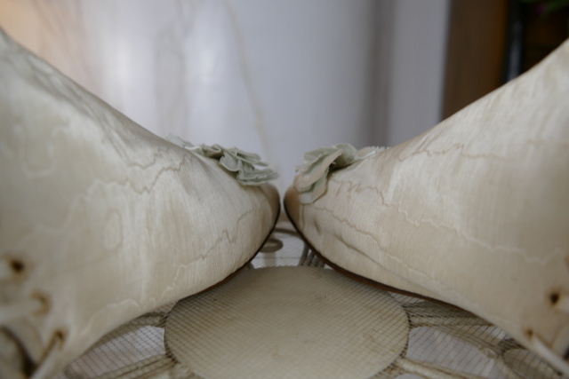 10 antike Biedermeier Schuhe 1830