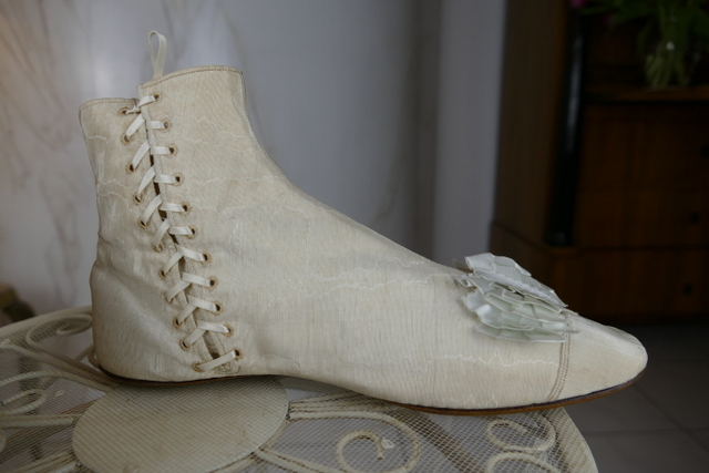 12 antike Biedermeier Schuhe 1830