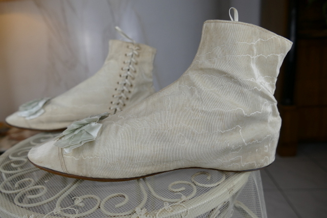 13 antike Biedermeier Schuhe 1830