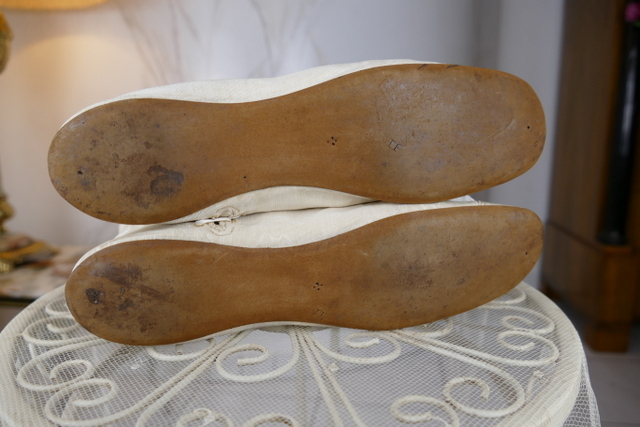 19 antike Biedermeier Schuhe 1830