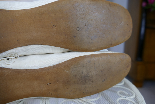 20 antike Biedermeier Schuhe 1830