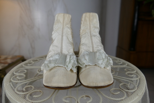 2 antike Biedermeier Schuhe 1830