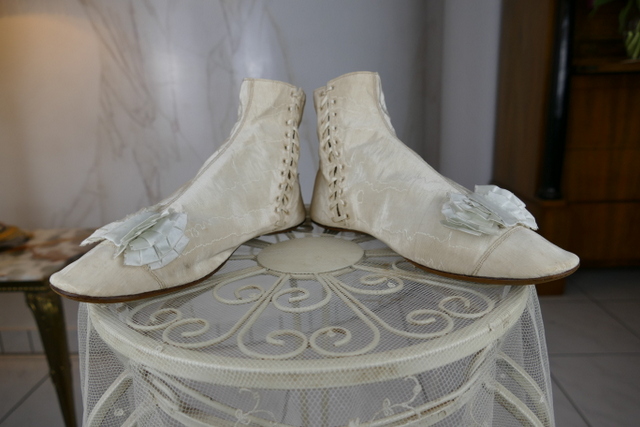 3 antike Biedermeier Schuhe 1830