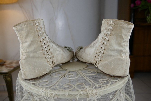 7 antike Biedermeier Schuhe 1830