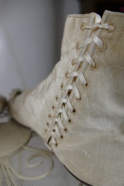 8 antike Biedermeier Schuhe 1830