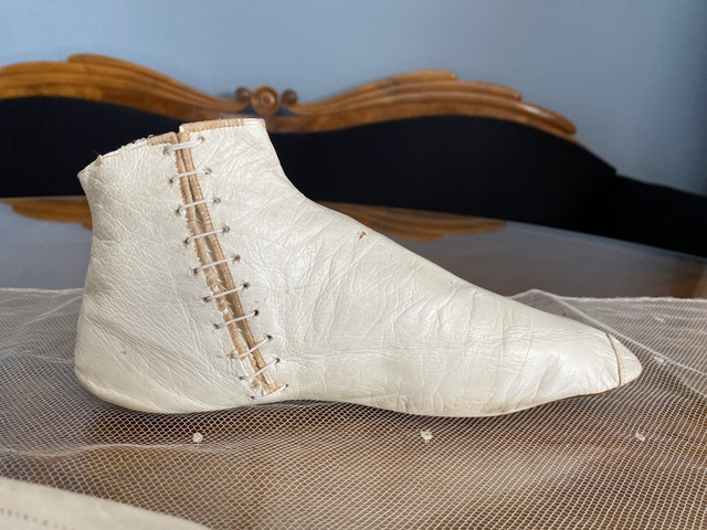7 antique boots 1830s