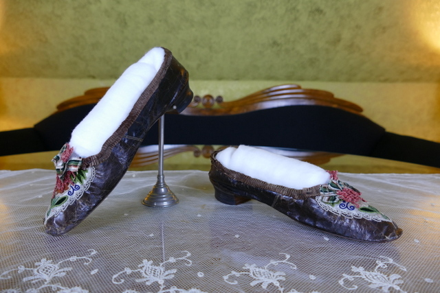 13 antique shoes 1840