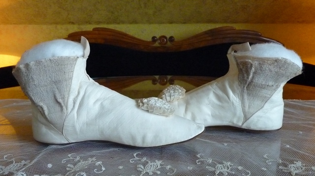 22 antique wedding boots 1845