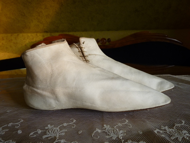 11 antike Stiefel 1850