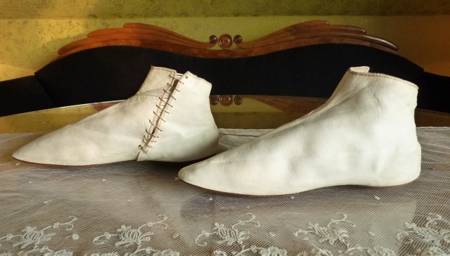 16 antike Stiefel 1850