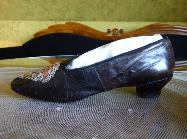 12 antique shoes 1860