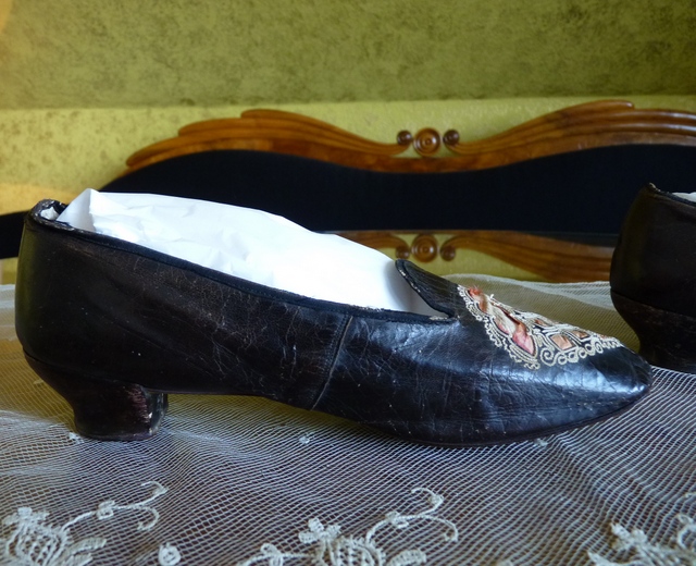 13 antique shoes 1860