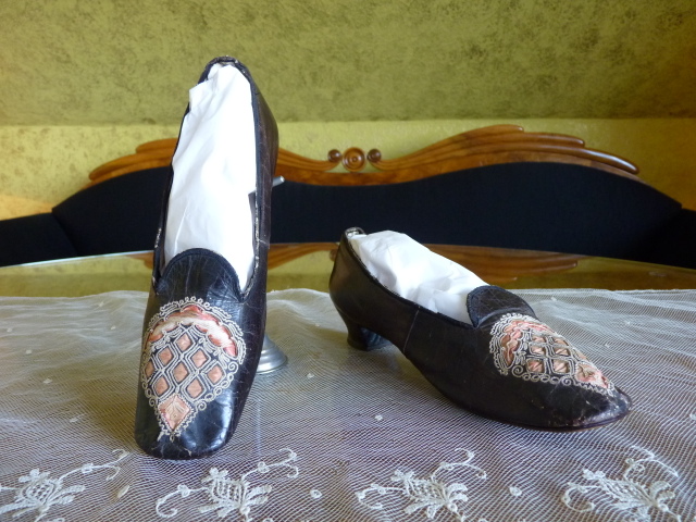 14 antique shoes 1860