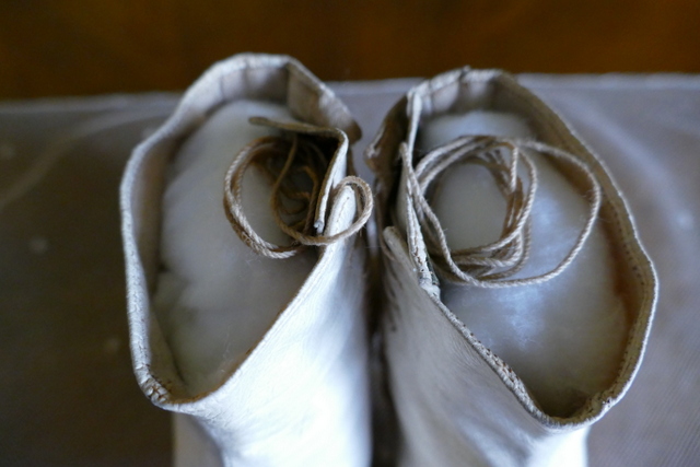 21 antique wedding boots 1855