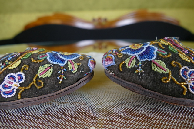 10 antique slippers 1870