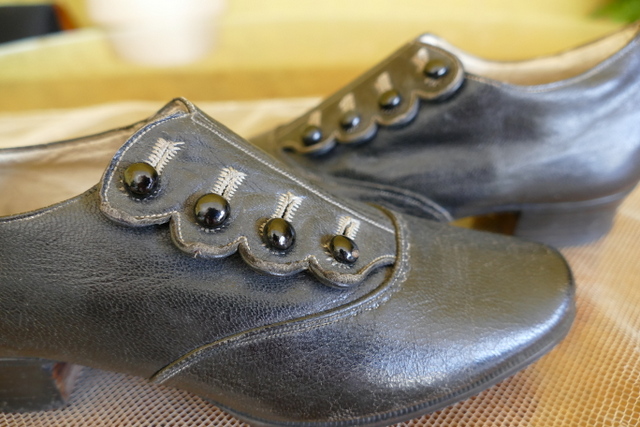 6 antique Thompson sample shoes 1870