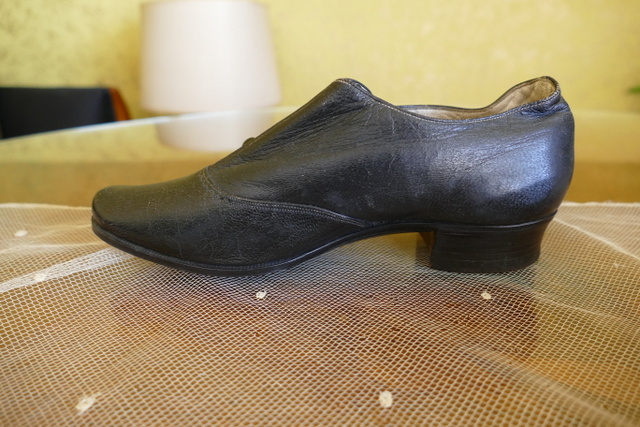 8 antique Thompson sample shoes 1870