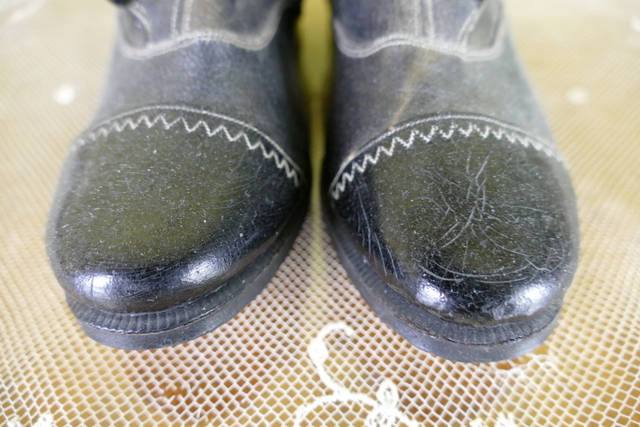 1 antique button boots 1860