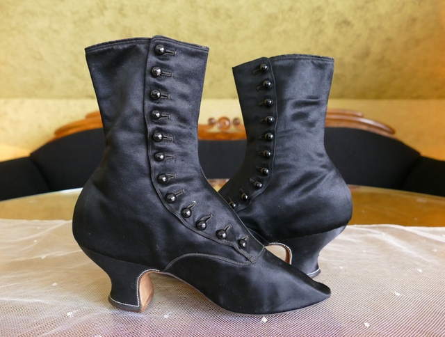 18 antique Facundo Garcia button boots 1879