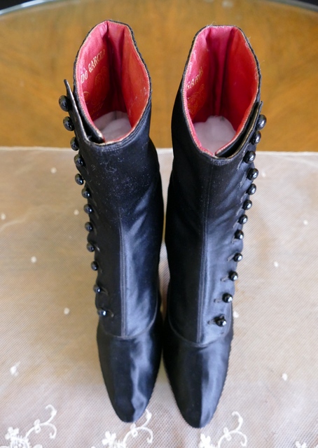 32 antique Facundo Garcia button boots 1879