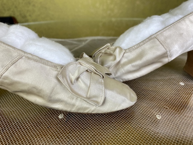 9 antique wedding shoes 1880
