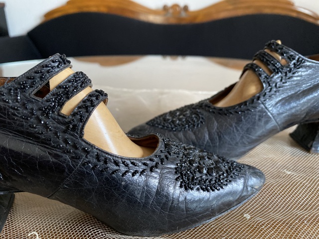 10 antique embroidered shoes 1900