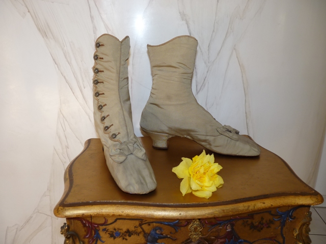 antike Schuhe, antike Stiefel, Schuhe 1870, antieke schoenen, bottines 1870, stivaletti 1870, antikes Kleid, Mode um 1870, victorianische Schuhe